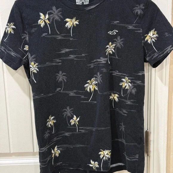 Hollister Must-Have Palm Tree Print T-Shirt XS Black Tropical 100% Cotton - Picture 2 of 6
